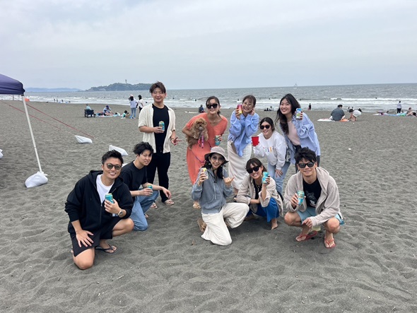 楽しく海岸でBBQ