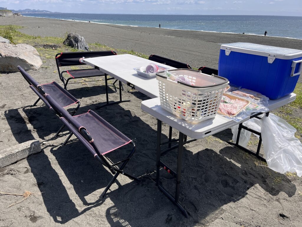酒匂海岸で高校生BBQ