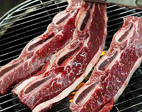骨付きカルビ